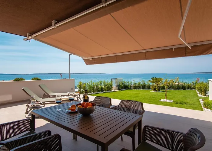Apartments Mandre *
