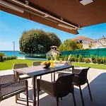 Apartments Mandre