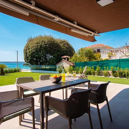 Apartments Mandre
