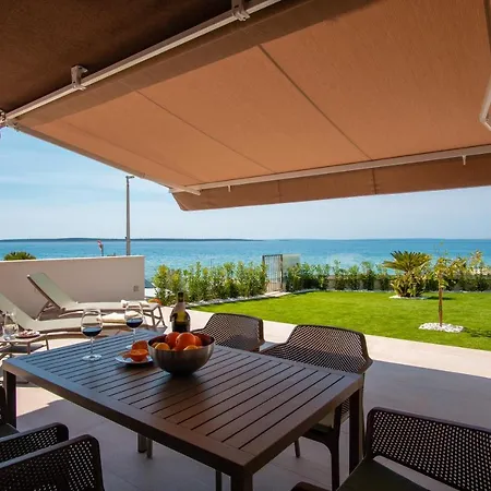 Apartments Mandre *