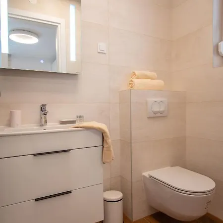 Apartments Mandre *