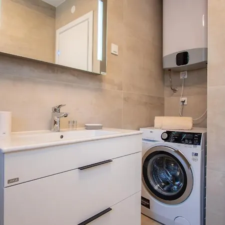 Apartments Mandre