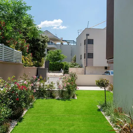 Apartments Mandre