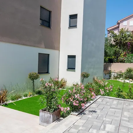 Apartments Mandre Mandre