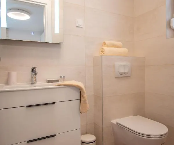 Apartments Mandre *