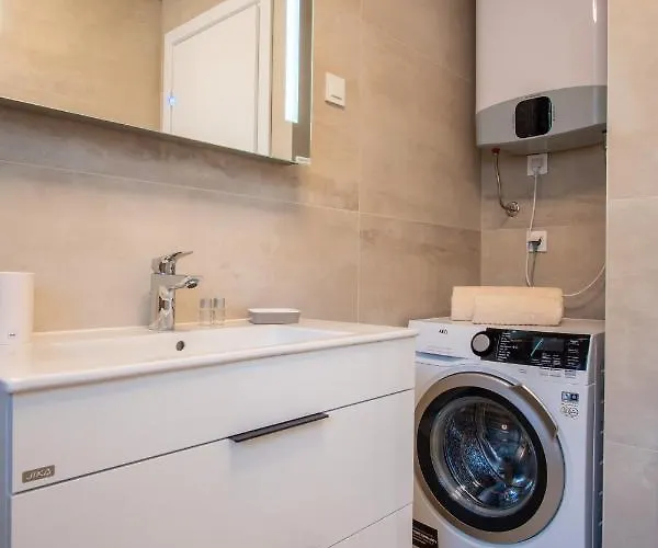 Apartments Mandre
