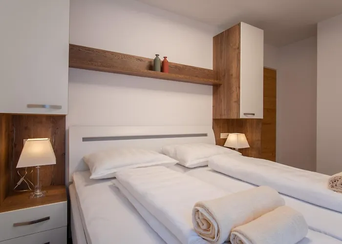 Apartments Mandre Daire