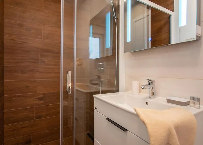 Apartments Mandre Daire